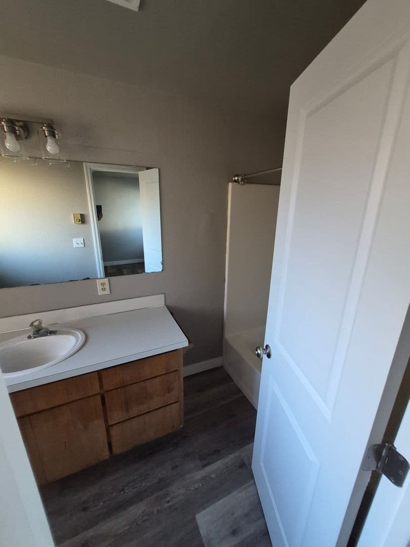Redmond Apartment: 1841-1843 SW Canal Blvd