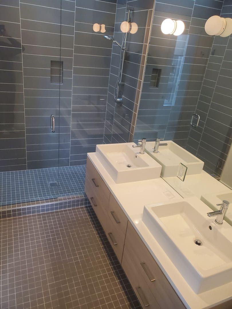 Bend Townhome: 55 SW Wall Street Unit 16