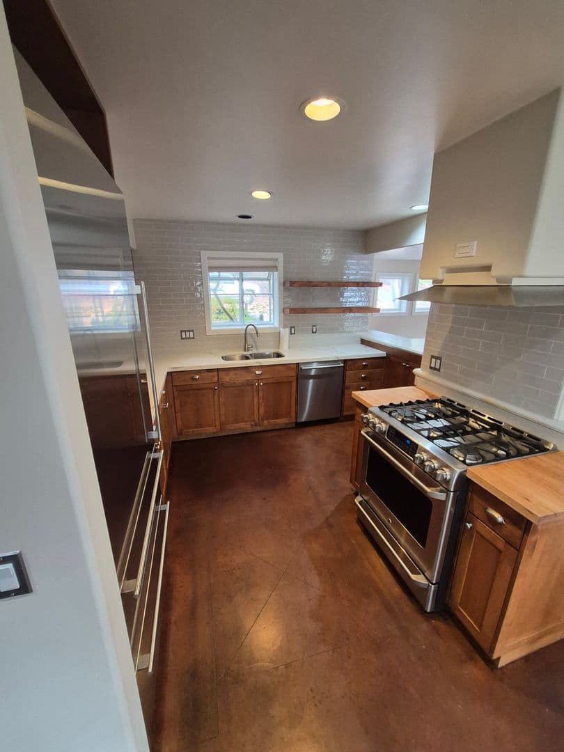 Bend Apartment: 1685 NW 4th Street