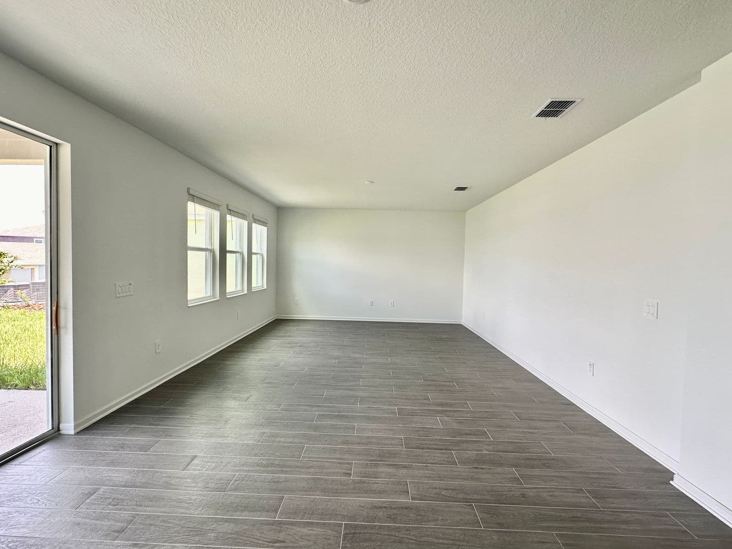 Clermont House: 2892 Armstrong Ave
