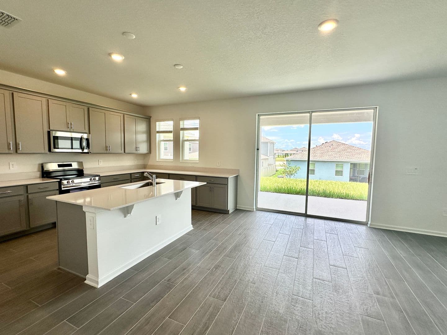 Clermont House: 2892 Armstrong Ave