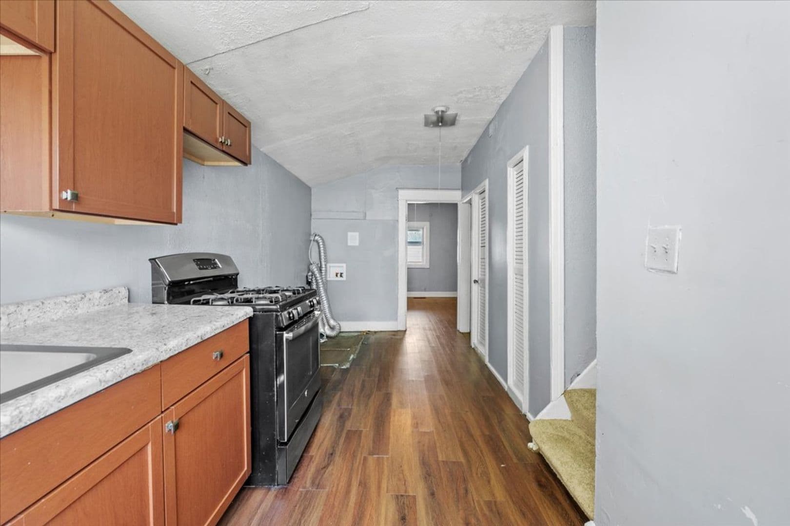 Indianapolis House: 1375 E Minnesota St