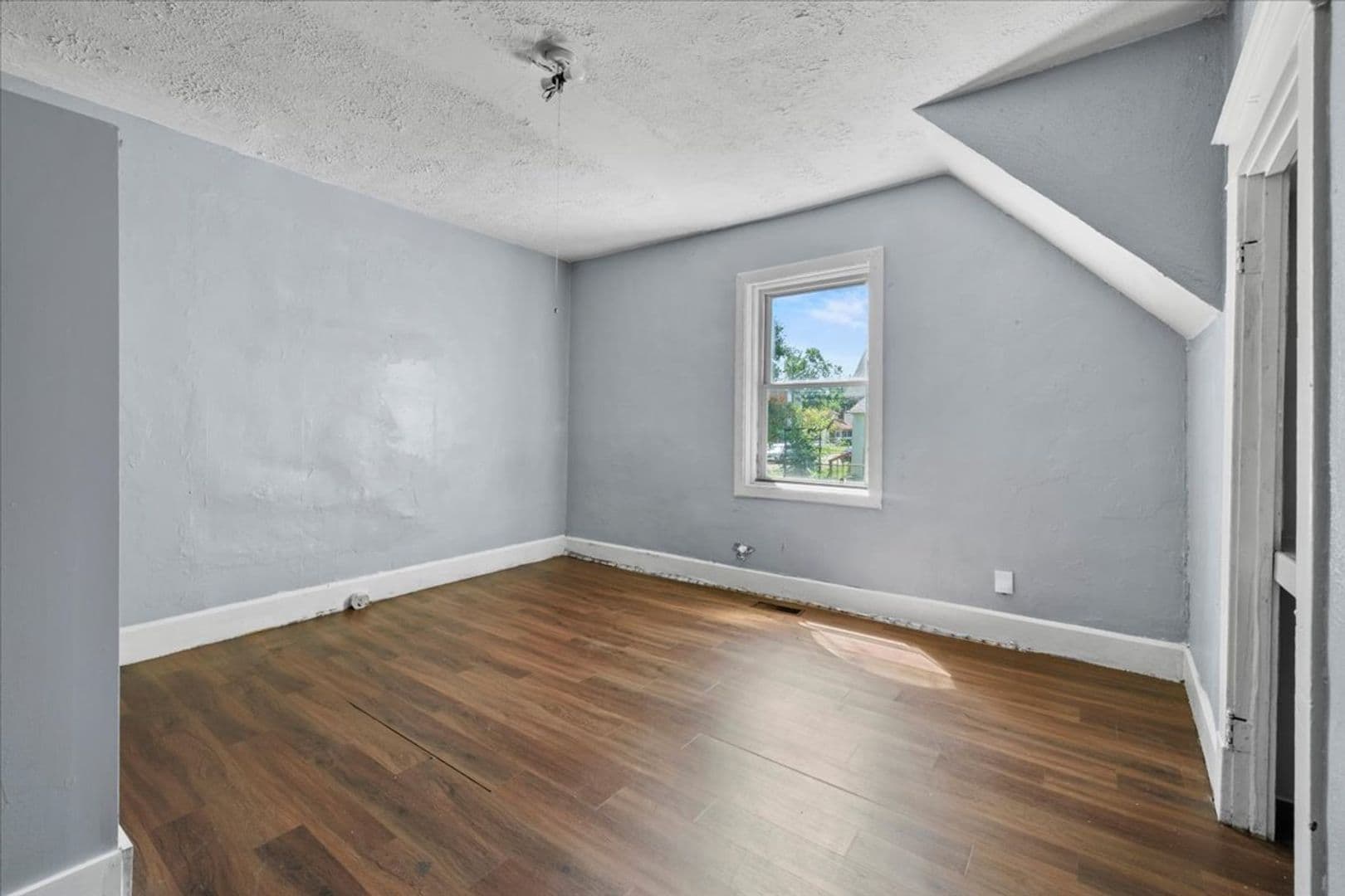 Indianapolis House: 1375 E Minnesota St