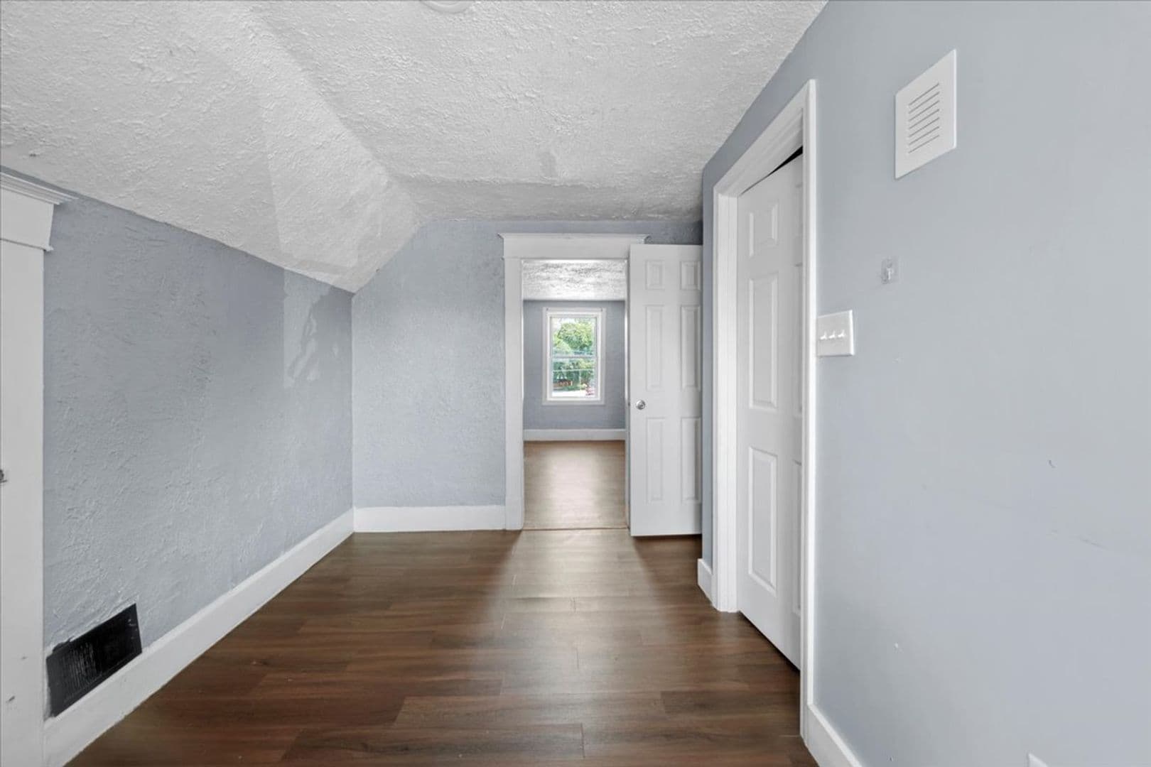 Indianapolis House: 1375 E Minnesota St