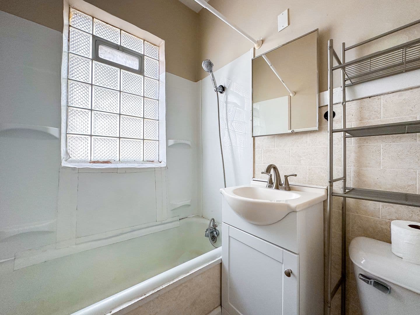 Indianapolis Apartment: 5819 E Washington Unit 14