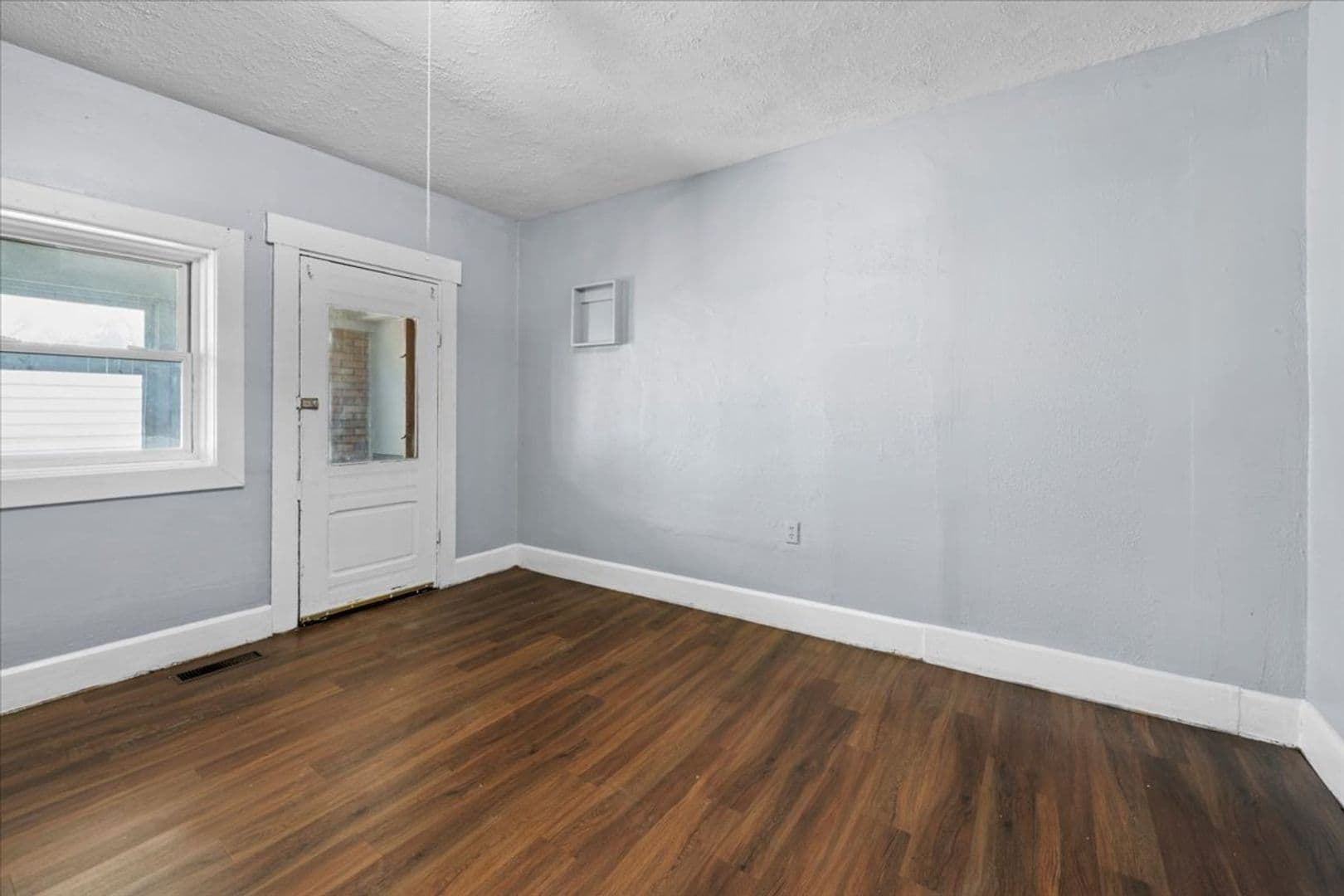 Indianapolis House: 1375 E Minnesota St