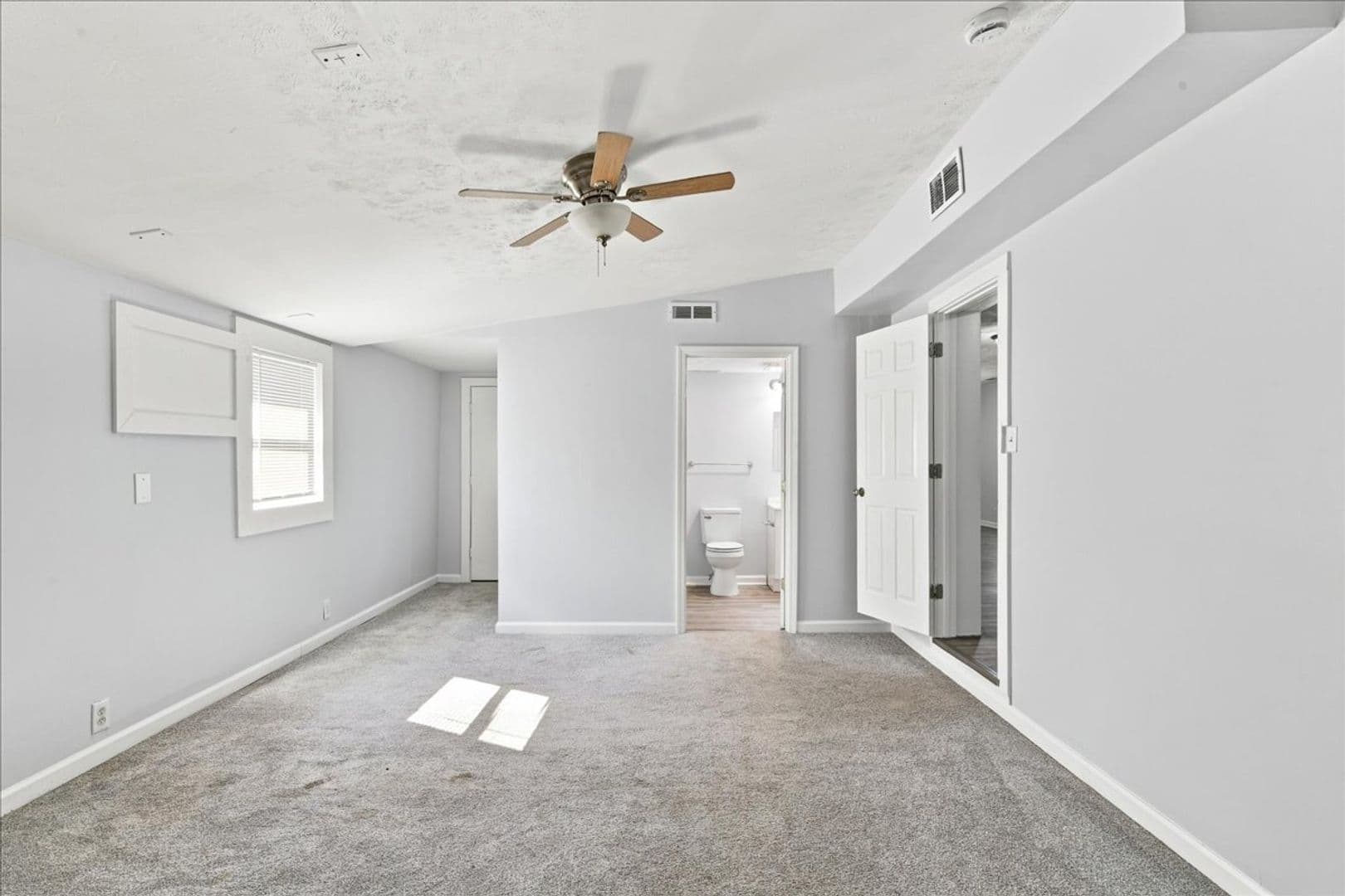 Indianapolis House: 4004 E Michigan St