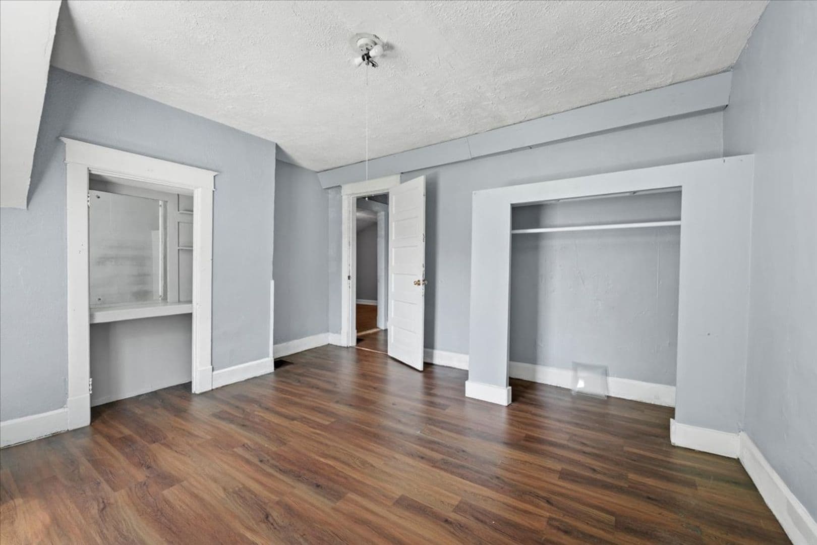 Indianapolis House: 1375 E Minnesota St