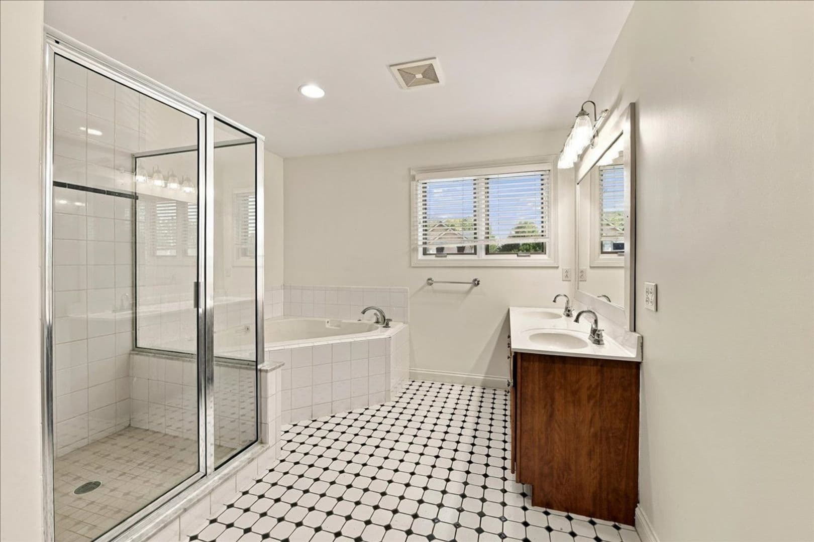 Indianapolis Apartment: 470-472 S Pine St