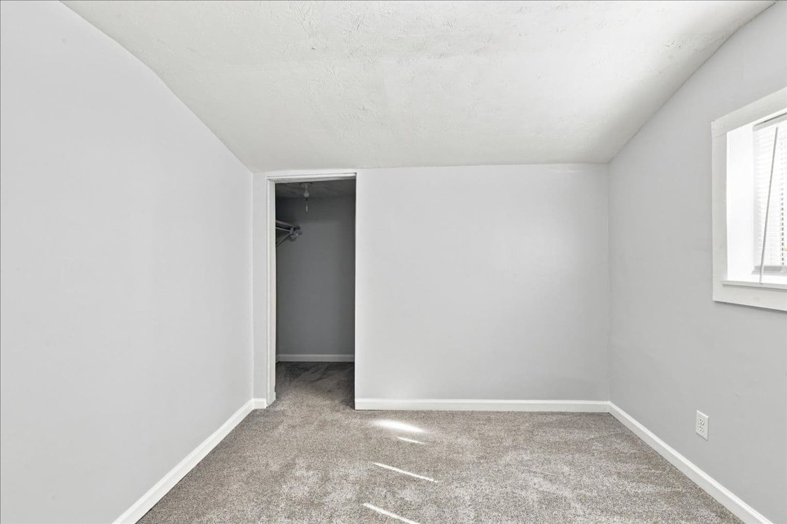 Indianapolis House: 4004 E Michigan St