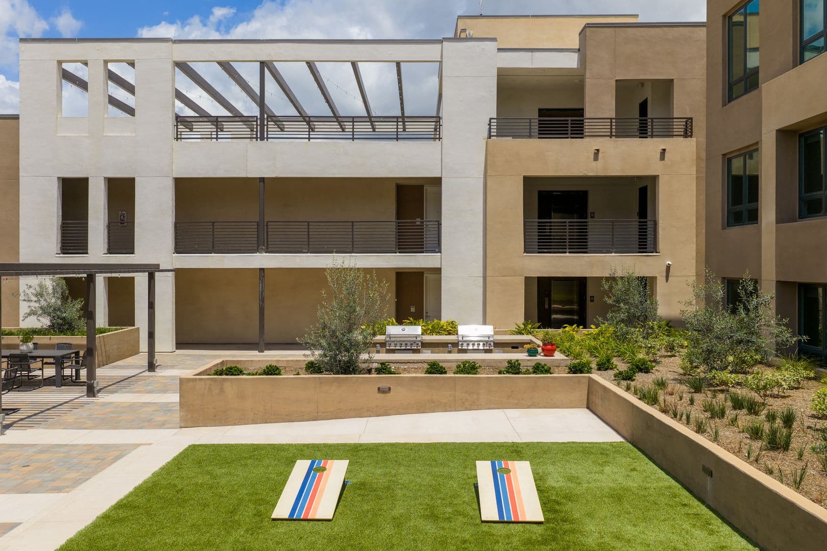 Alhambra Apartment: 123 S Chapel Ave