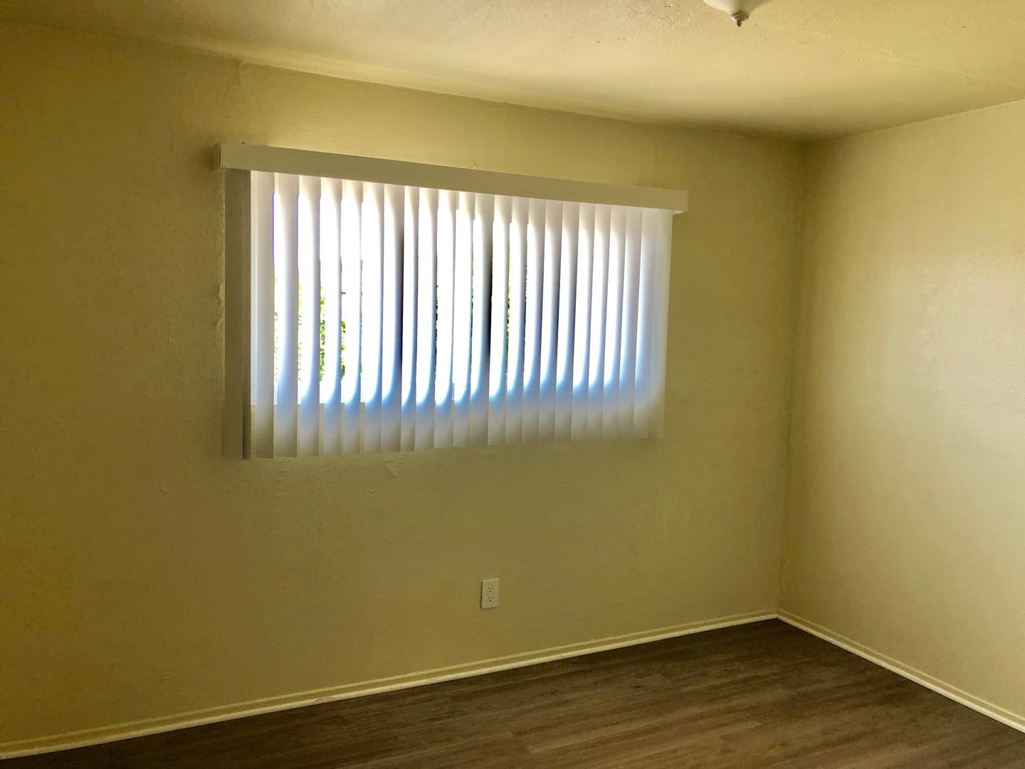 POMONA Apartment: 1104-1118 E. FRANKLIN AVENUE