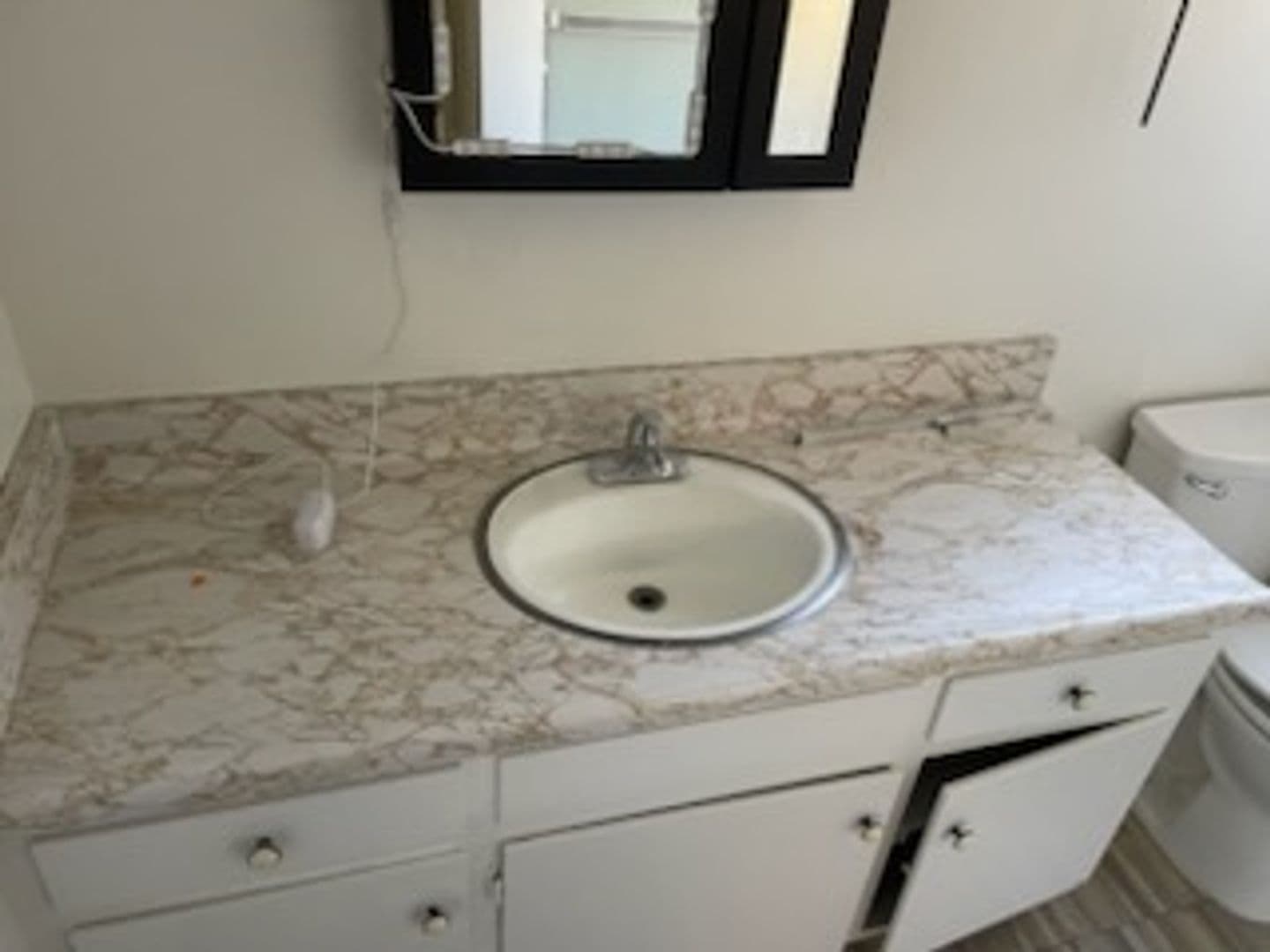 ALHAMBRA Apartment: 800 S. CHAPEL AVE.