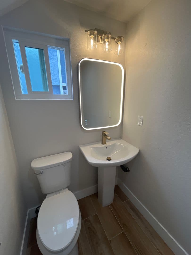 MONTEBELLO Apartment: 862-892 W MINES AVE