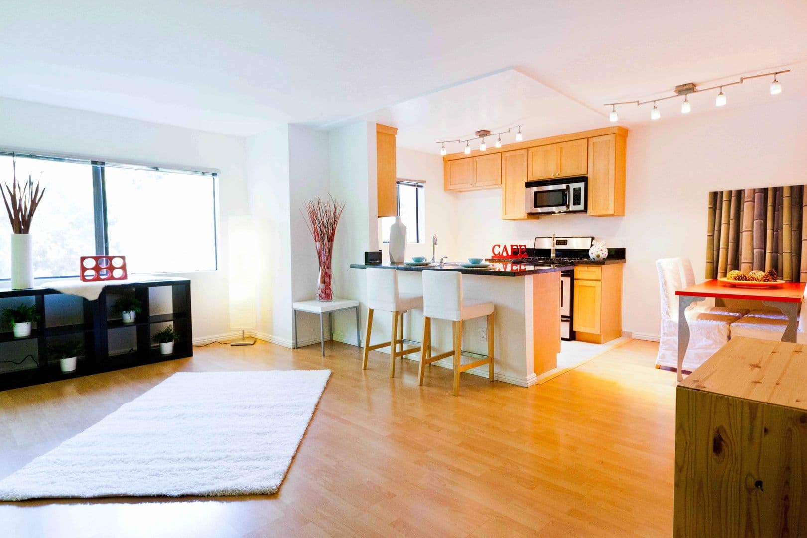 LOS ANGELES Apartment: 5907 MONTEREY ROAD