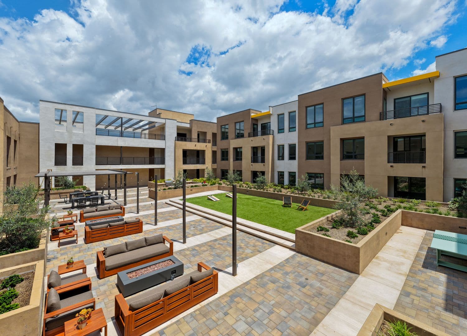 Alhambra Apartment: 123 S Chapel Ave