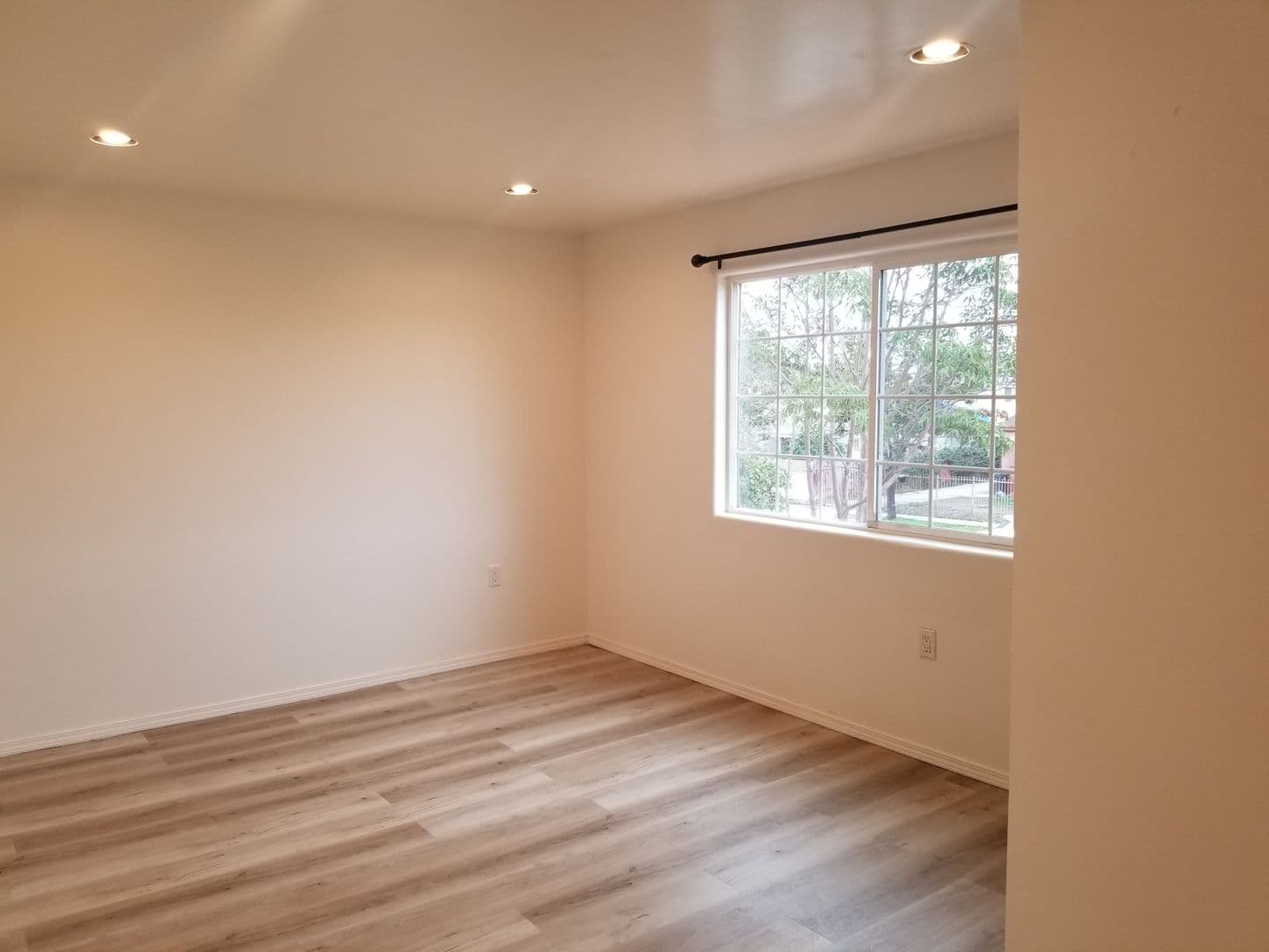 LOS ANGELES Apartment: 227 E. 120TH STREET