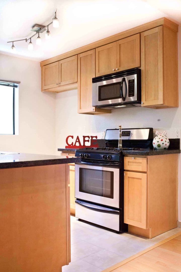 LOS ANGELES Apartment: 5907 MONTEREY ROAD