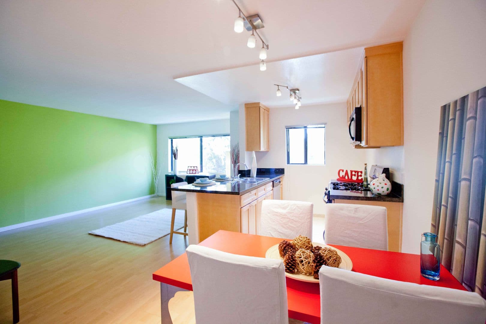 LOS ANGELES Apartment: 5907 MONTEREY ROAD