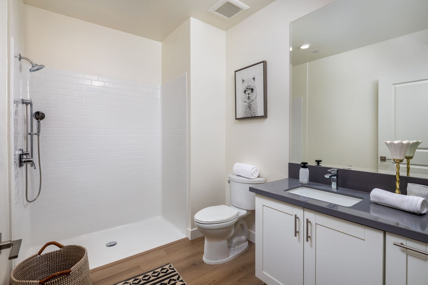 Alhambra Apartment: 123 S Chapel Ave