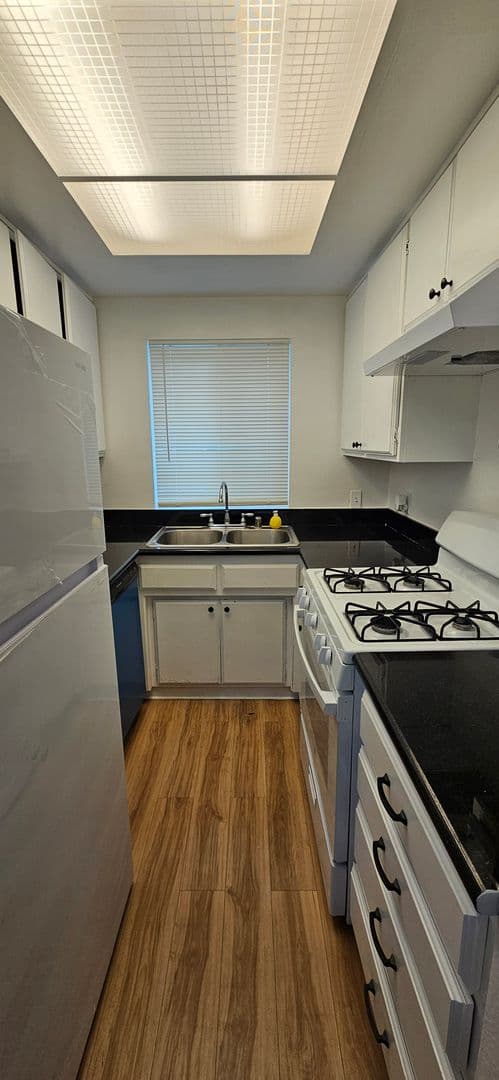 PANORAMA CITY Apartment: 8465 VENTURA CANYON AVENUE