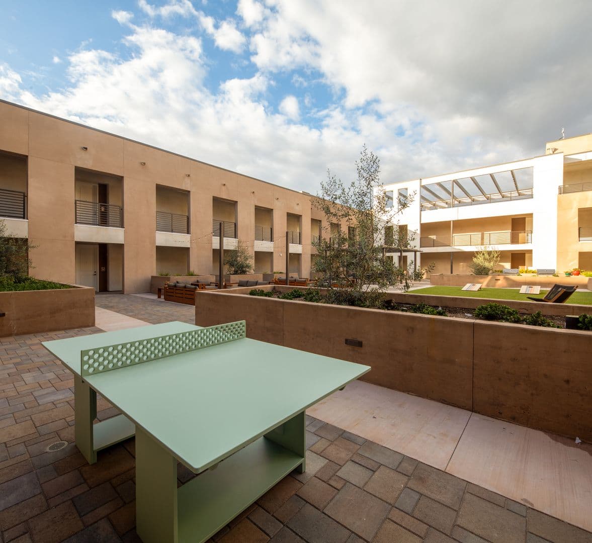 Alhambra Apartment: 123 S Chapel Ave