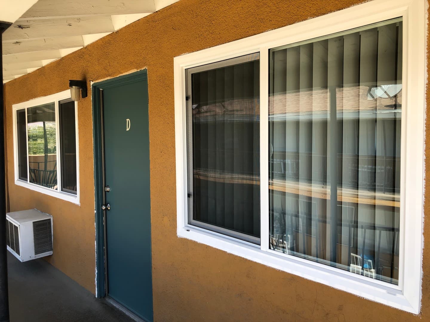 POMONA Apartment: 1104-1118 E. FRANKLIN AVENUE