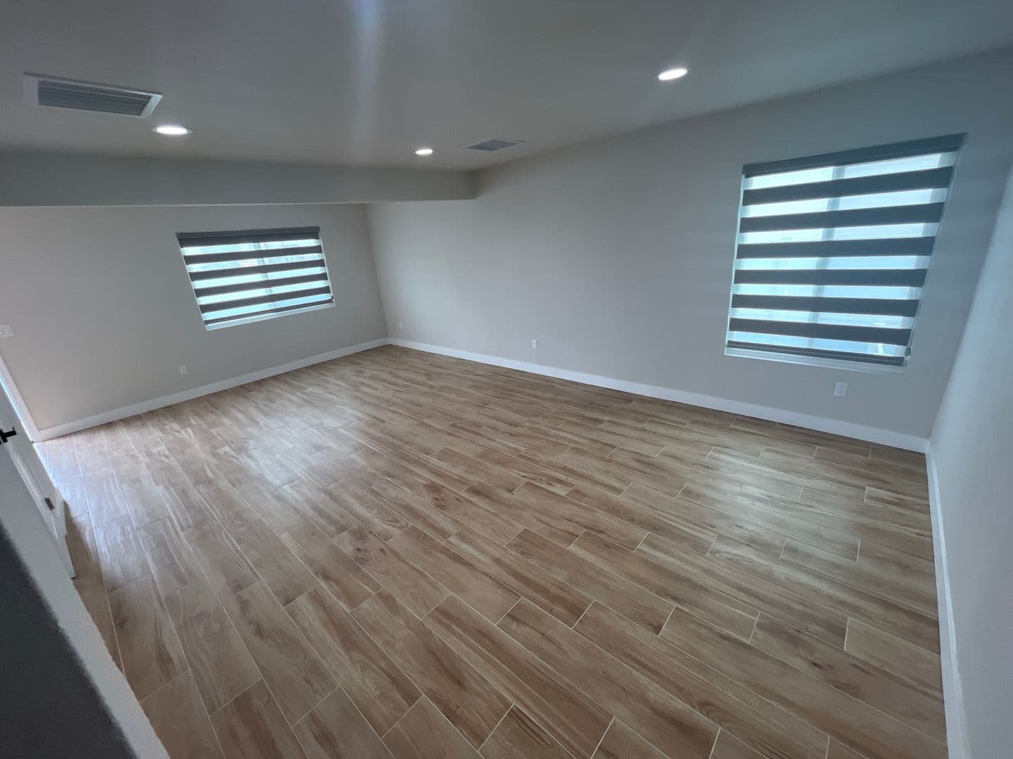 MONTEBELLO Apartment: 862-892 W MINES AVE