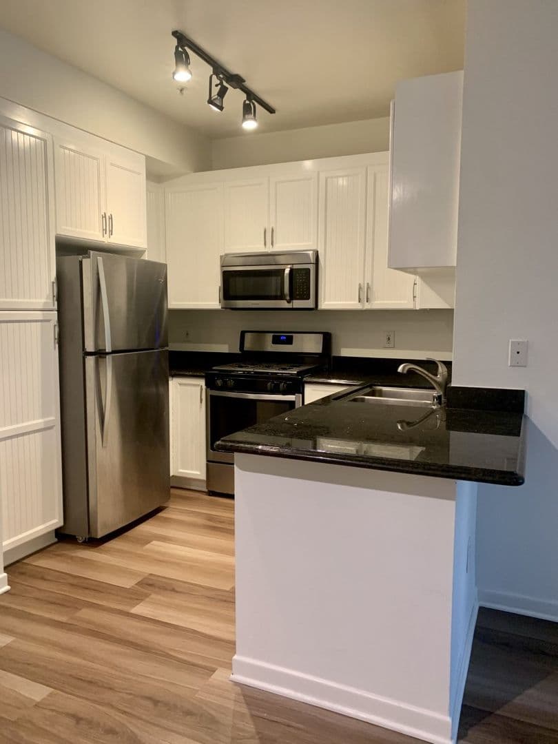 PASADENA Apartment: 22 W GREEN STREET