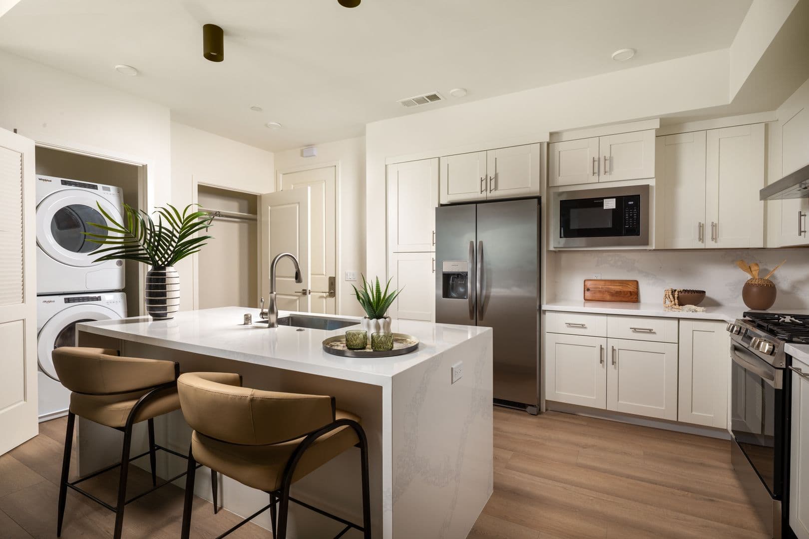 Alhambra Apartment: 123 S Chapel Ave
