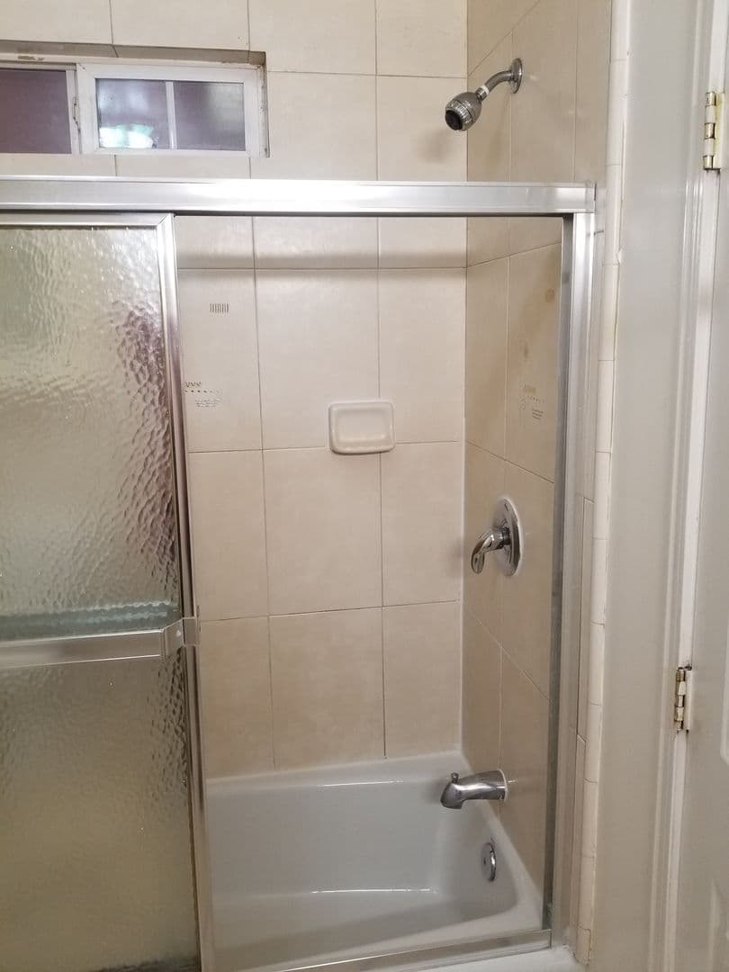 LOS ANGELES Apartment: 227 E. 120TH STREET