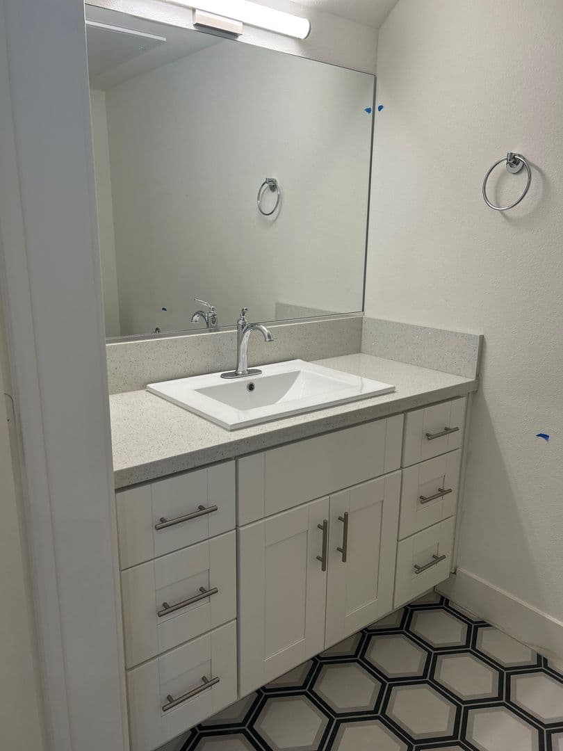 PASADENA Apartment: 409 N. MADISON AVE.