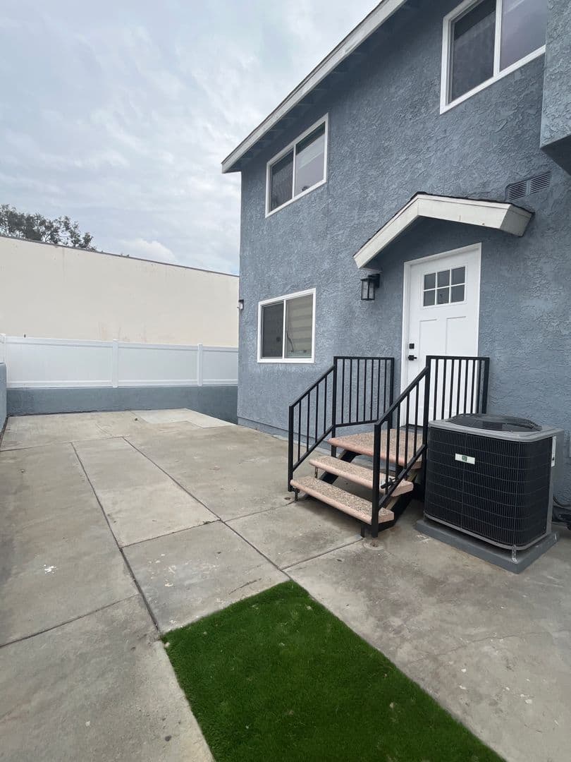 MONTEBELLO Apartment: 862-892 W MINES AVE