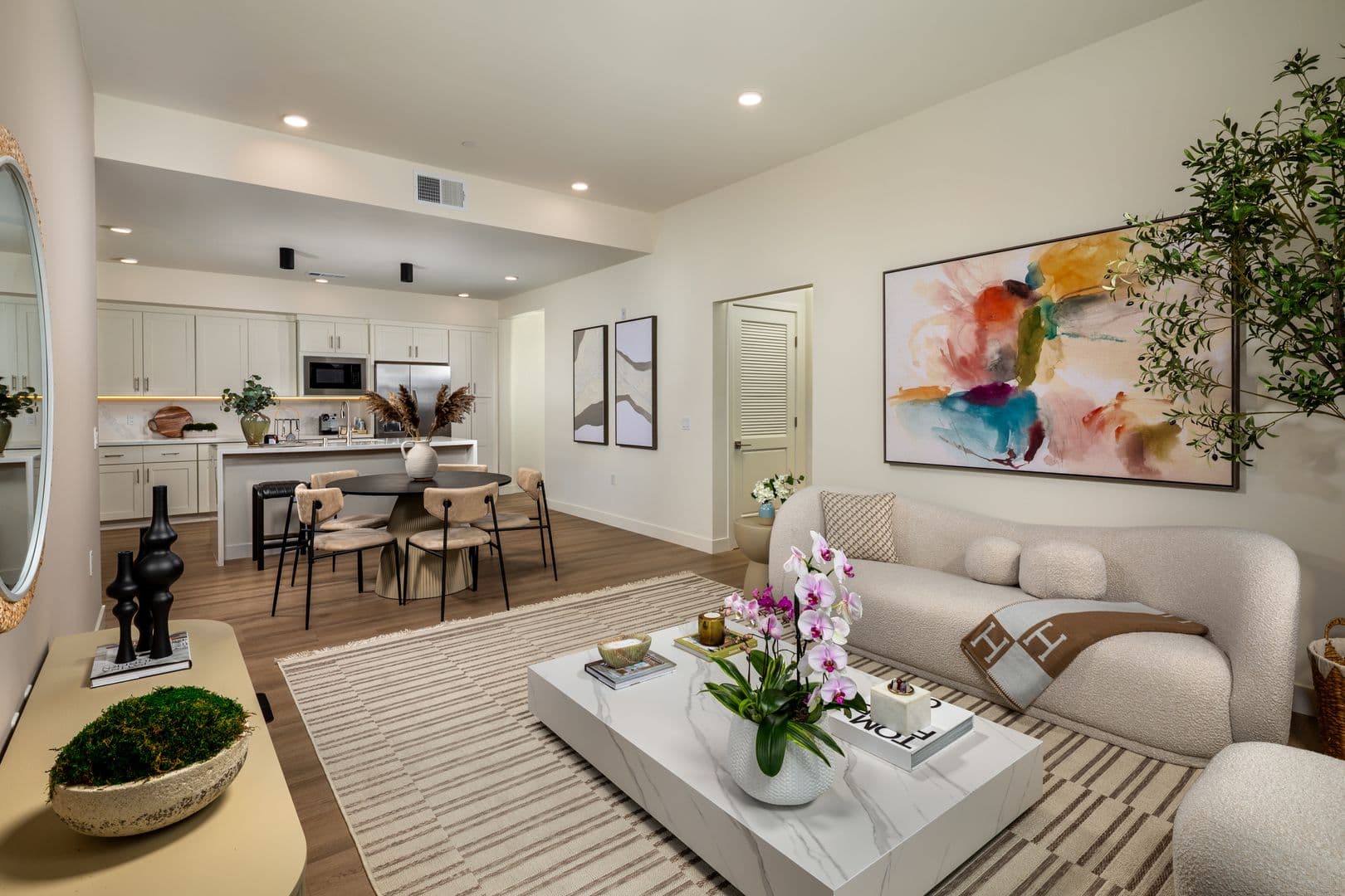 Alhambra Apartment: 123 S Chapel Ave