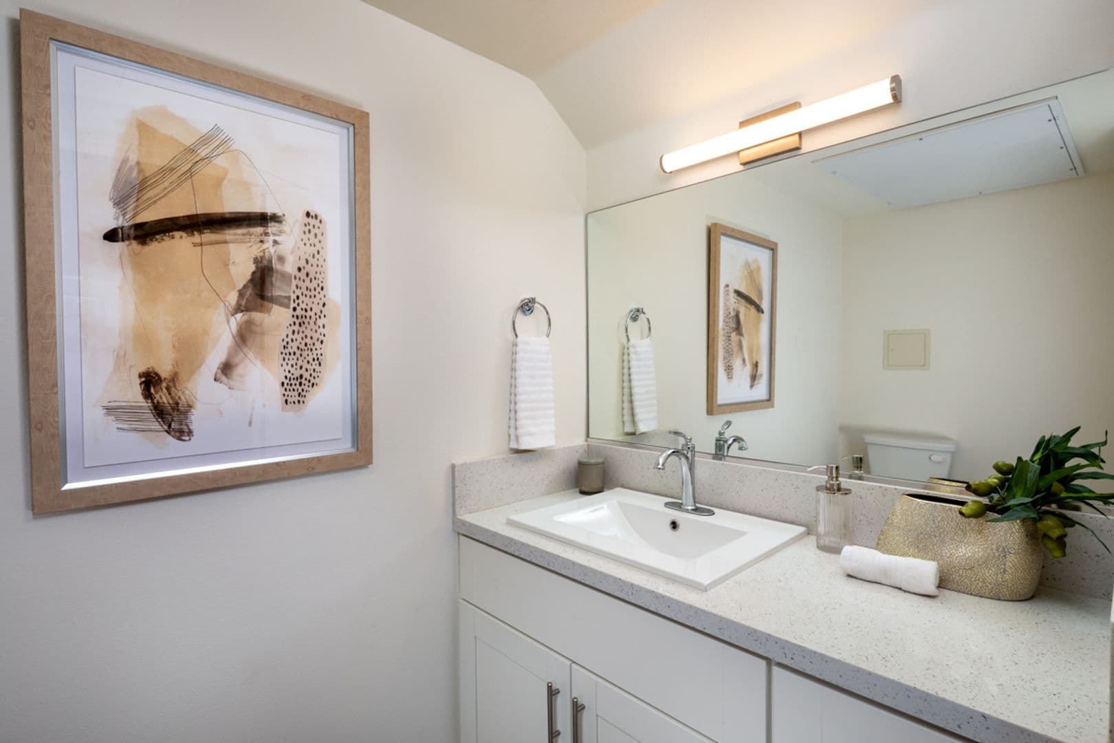 PASADENA Apartment: 409 N. MADISON AVE.