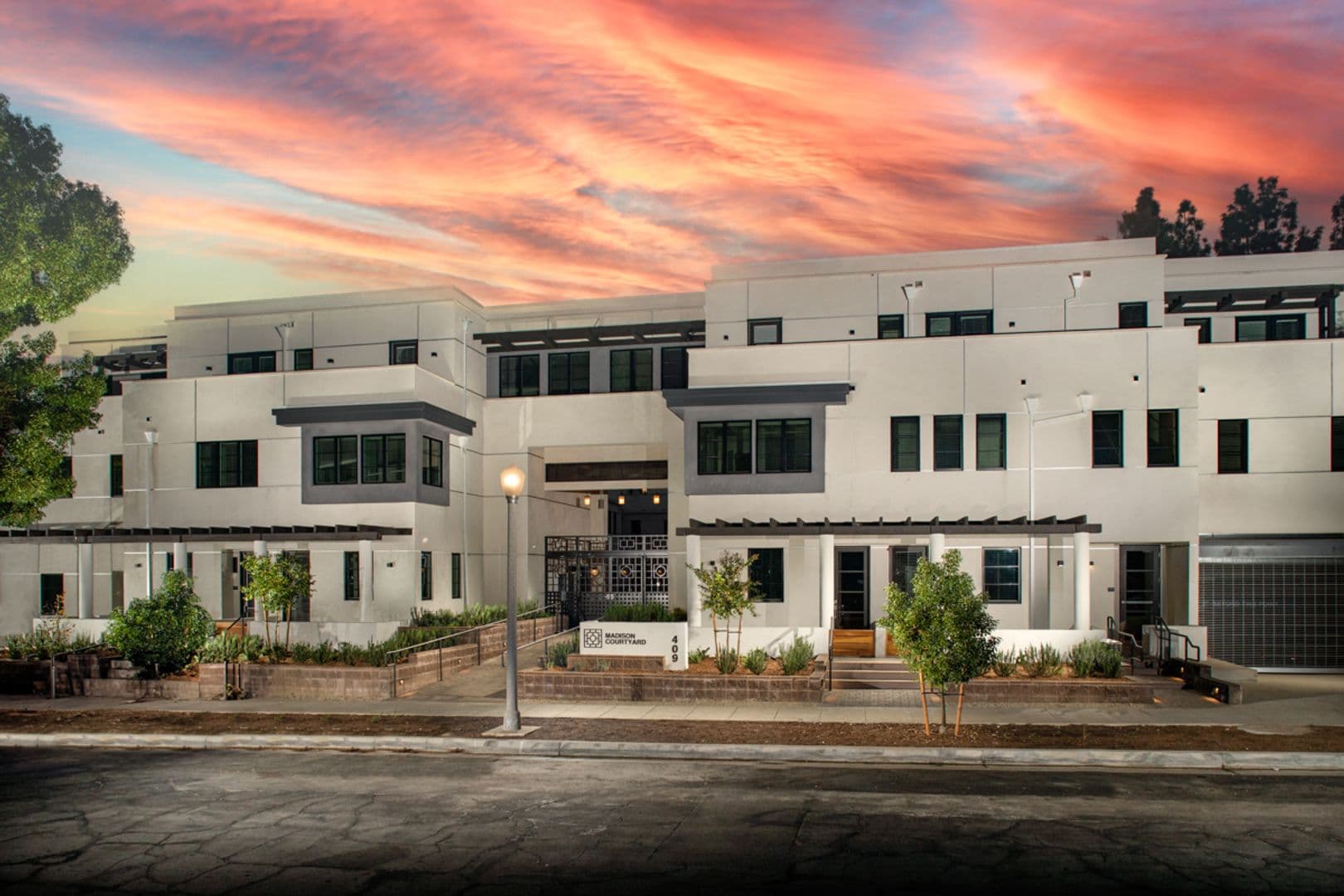PASADENA Apartment: 409 N. MADISON AVE.