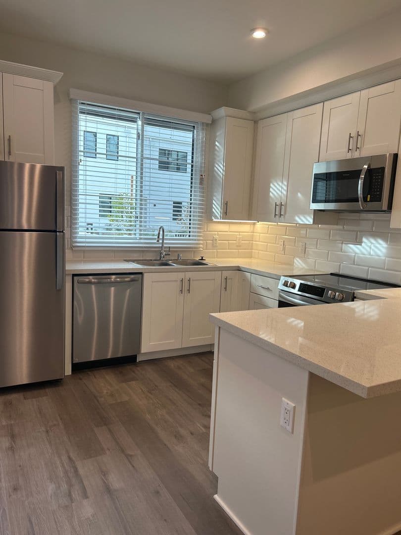 PASADENA Apartment: 409 N. MADISON AVE.