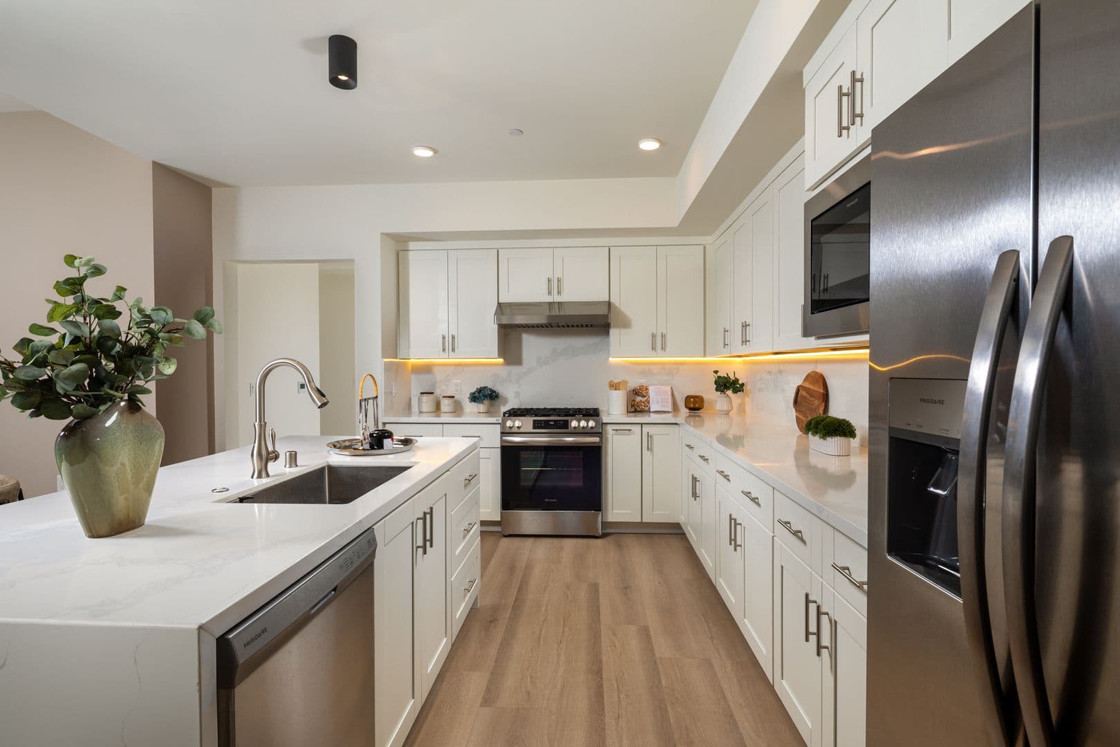 Alhambra Apartment: 123 S Chapel Ave