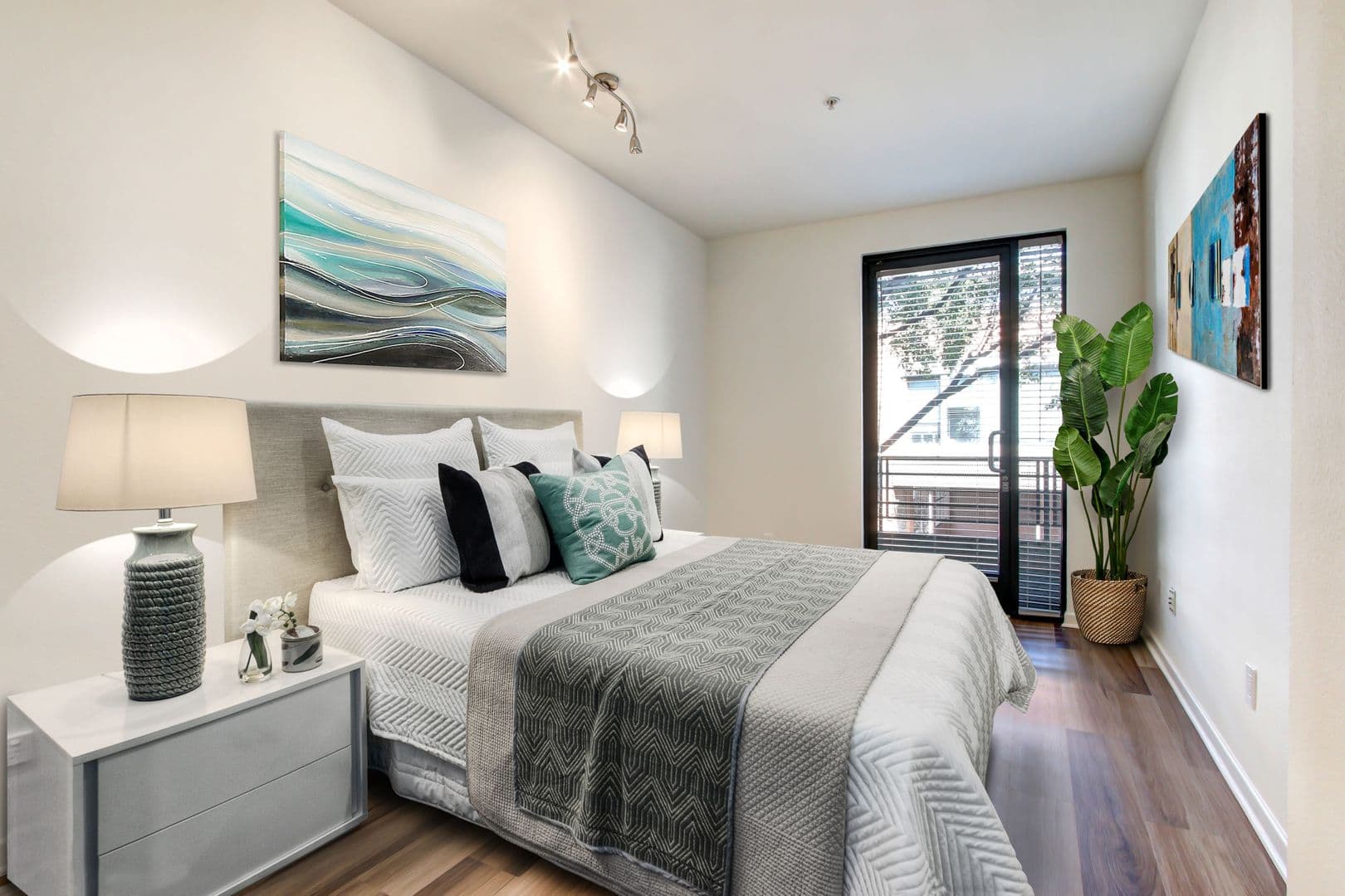 PASADENA Apartment: 22 W GREEN STREET