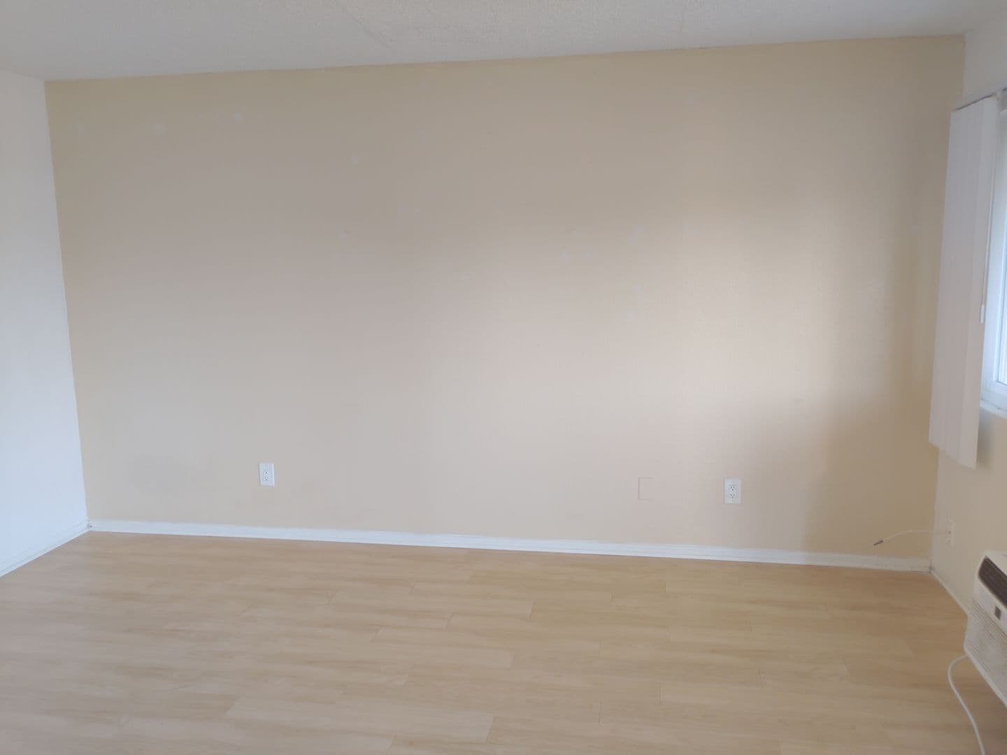 POMONA Apartment: 1104-1118 E. FRANKLIN AVENUE