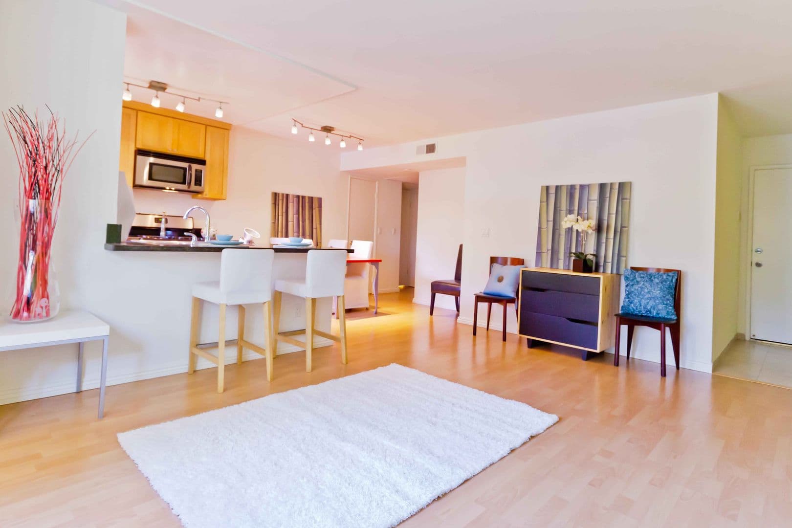 LOS ANGELES Apartment: 5907 MONTEREY ROAD