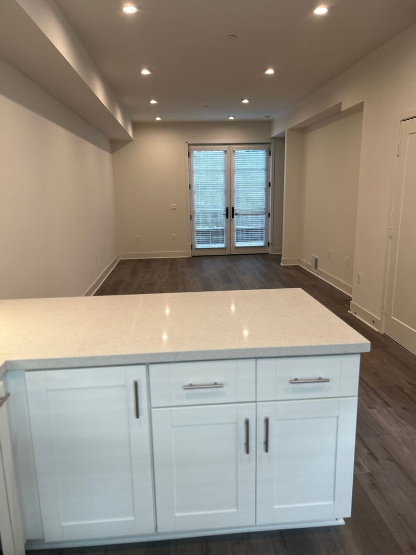 PASADENA Apartment: 409 N. MADISON AVE.