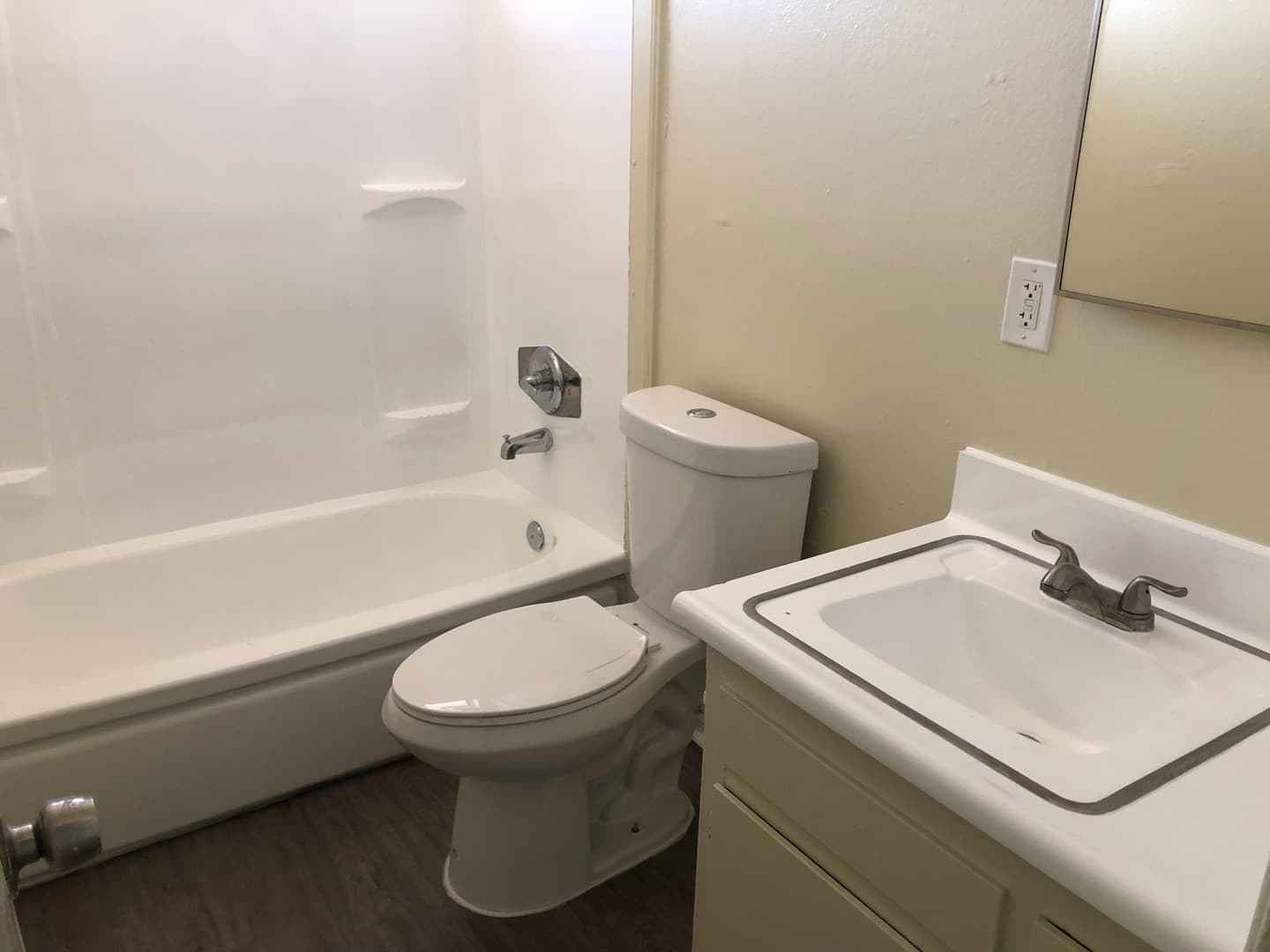 POMONA Apartment: 1104-1118 E. FRANKLIN AVENUE