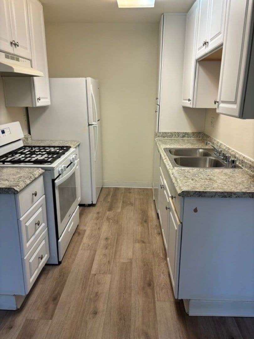 Lompoc Apartment: 200-314 West North Ave