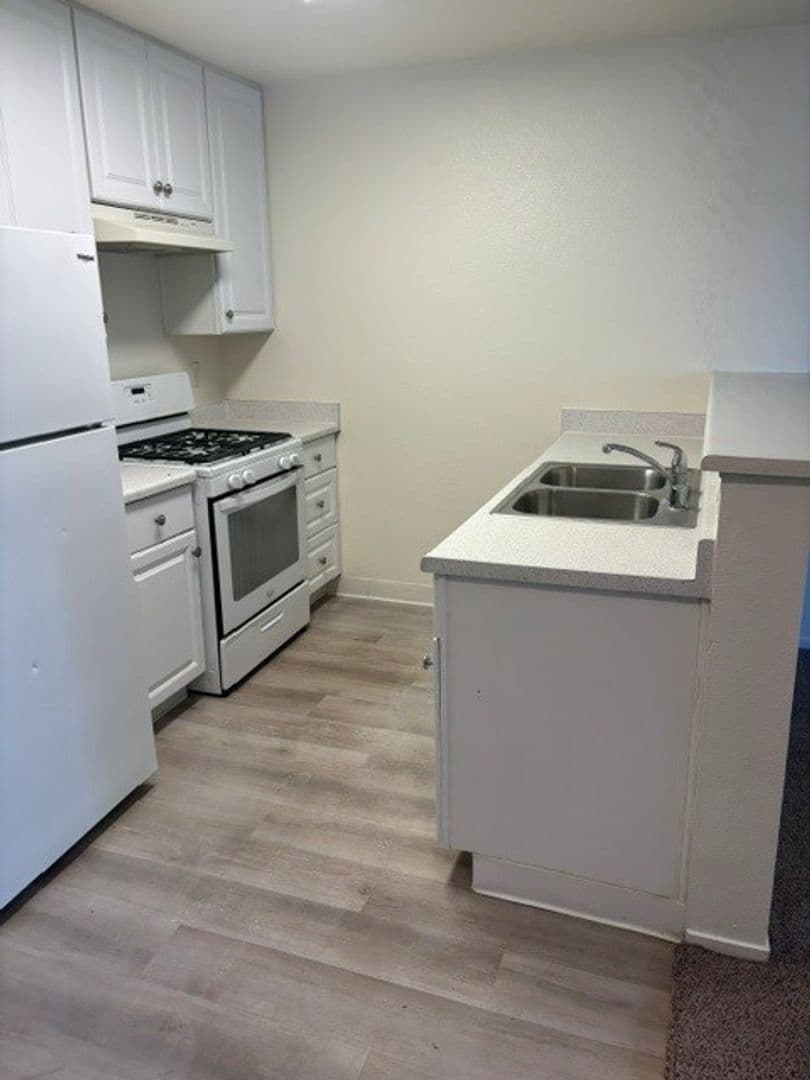 Lompoc Apartment: 200-314 West North Ave
