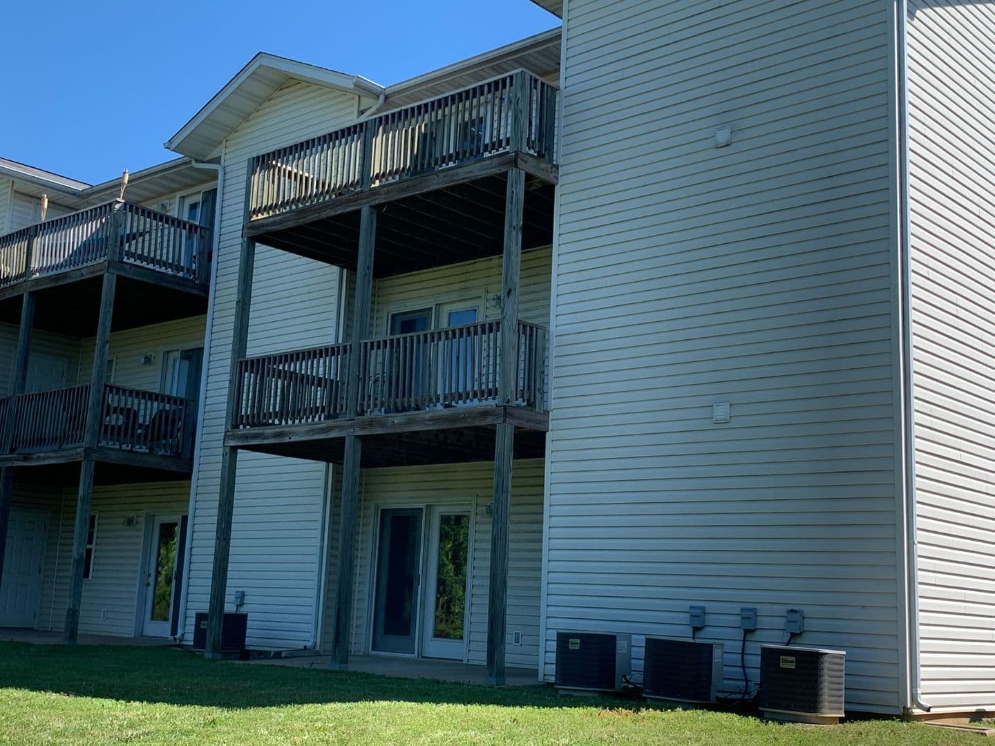 St. Robert Apartment: 22690 Hanley Lane