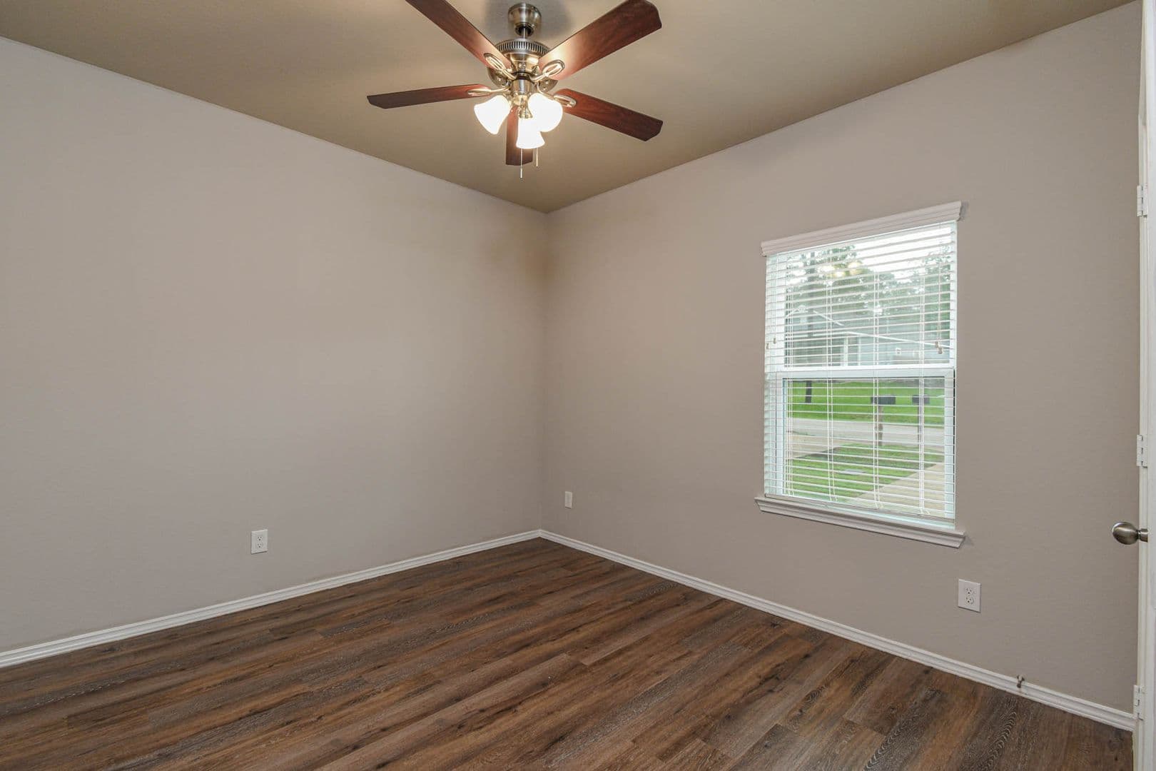 Montgomery House: 15833 Cottonwood Dr