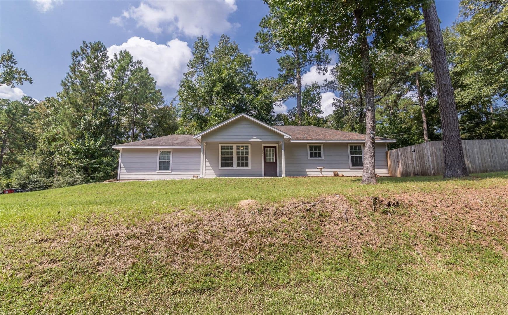 Conroe House: 10755 Royal York Dr