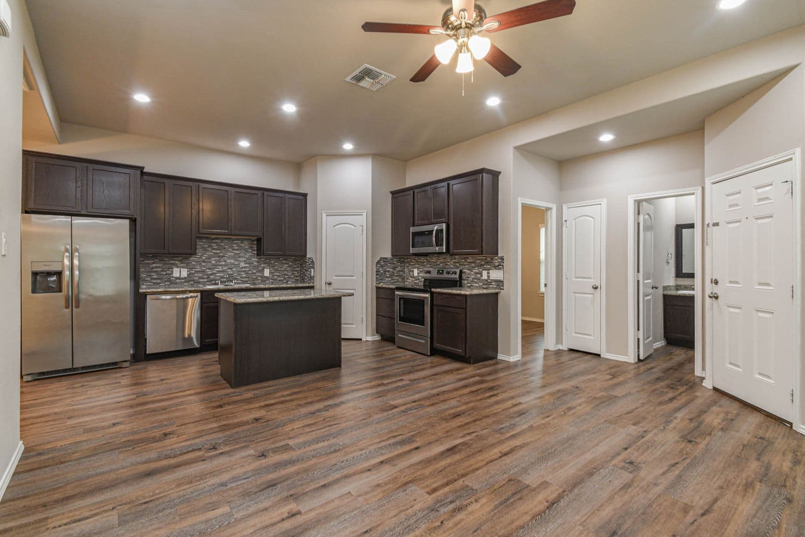 Montgomery House: 15833 Cottonwood Dr