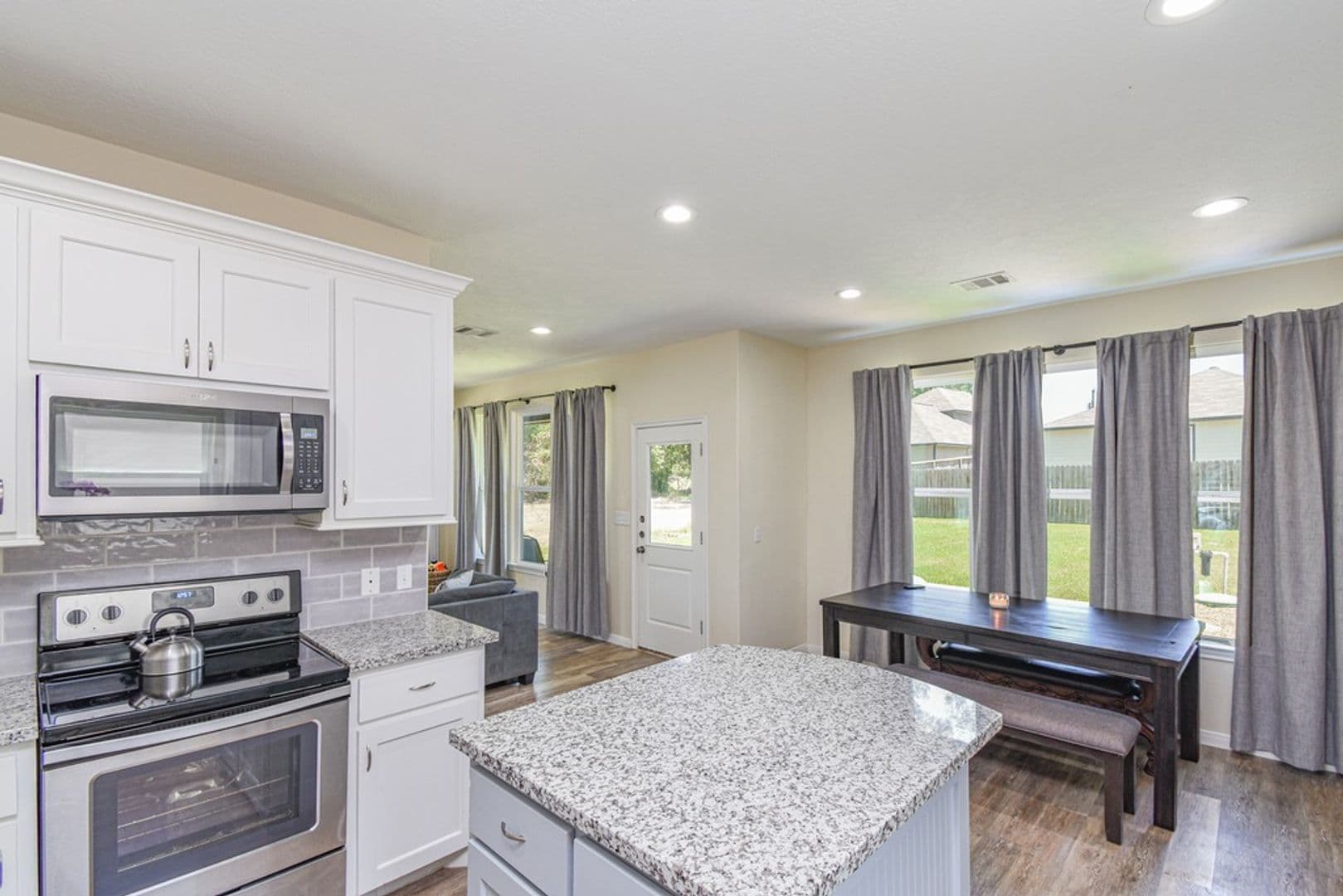 Willis House: 15316 Coaltown Rd